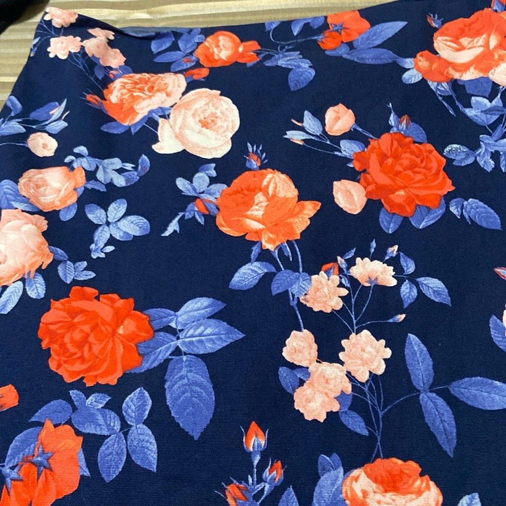 Talbots floral skirt size 6 . Pretty colors !